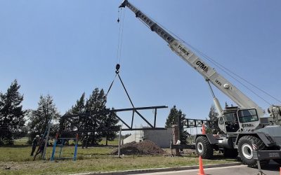 Relevamiento y replanteo topográfico de precisión en estructuras metálicas.